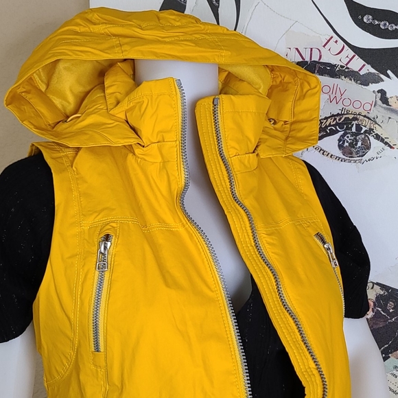 NWT ATHLETA ROCKVIEW VEST GODI YELLOW MARIGOLD XXS - Picture 3 of 13